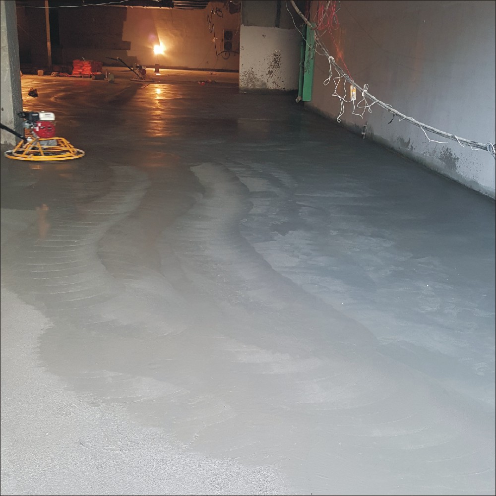 <strong>金刚砂耐磨地坪（原色）</strong>